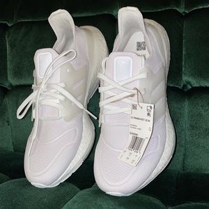 Icy white adidas ULTRABOOST 22 Women’s- No Box Comfortable, recycled materials
